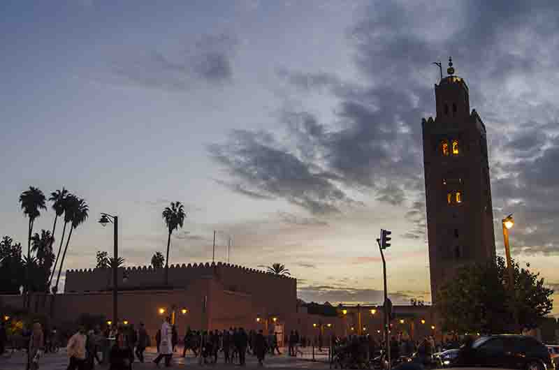 112 - Marruecos - Marrakech - mezquita de la Koutubia - imagen nocturna